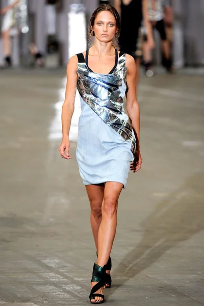 Look 24